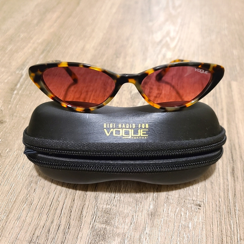 NWOT Vogue x Gigi Hadid sunglasses 2018